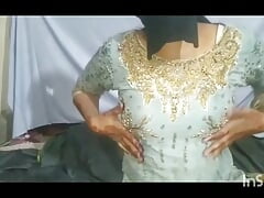 Lahori Islamic  girl  showing  her  beautiful  boob's